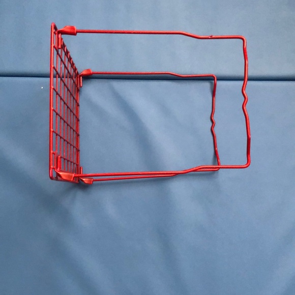 Red locker shelf - Picture 2 of 4